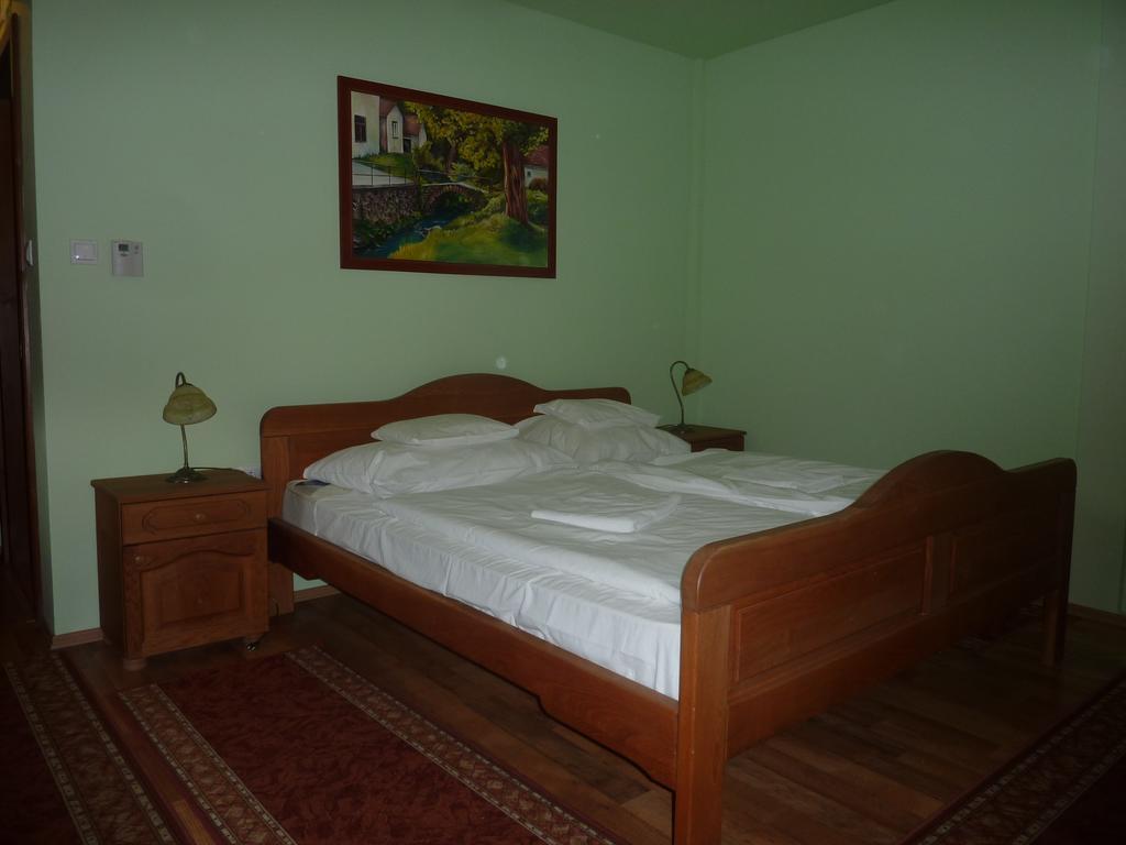 Naspolya Panzio Es Etterem Bed and Breakfast Bátaapáti Eksteriør billede