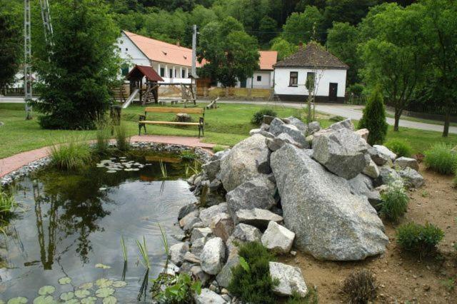 Naspolya Panzio Es Etterem Bed and Breakfast Bátaapáti Eksteriør billede